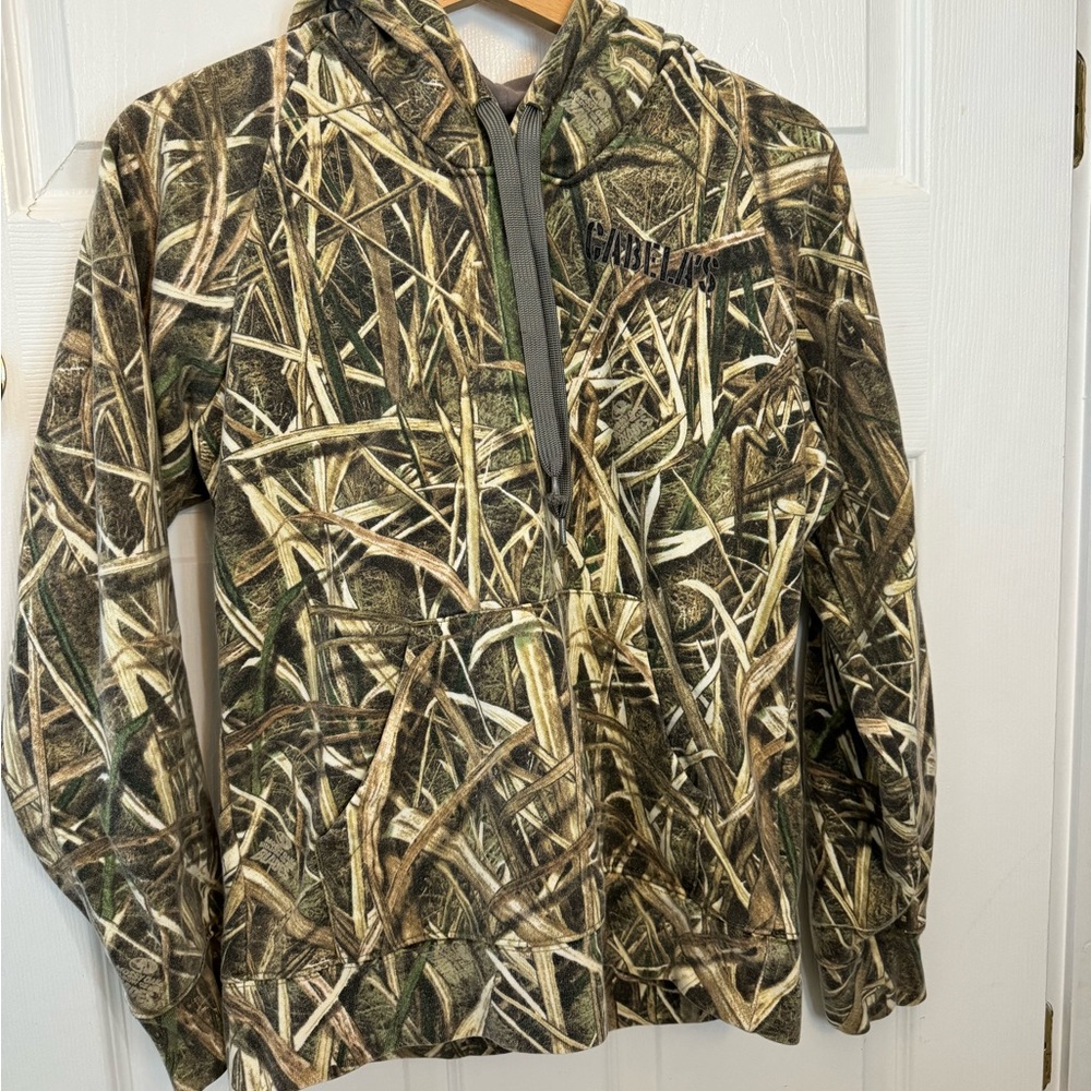 Cabela’s sweatshirt